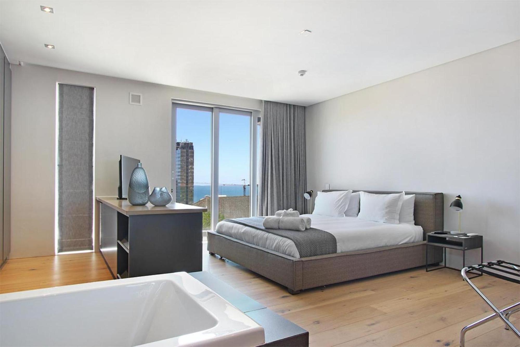 Bright 2bed In Sea Point W Sea Views Helio Haven * Cape Town